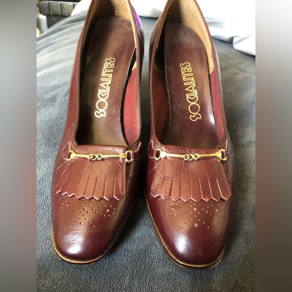 Gorgeous women’s pump in beautiful color.